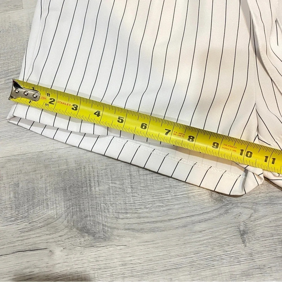 Revamped High Waisted Pinstriped Shorts Black & White Waist Tie Belt M - Picture 6 of 12